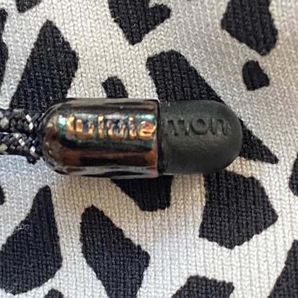 Lululemon Pace Rival Crop in Black/Miss Mosaic Black Sz 4 - Picture 15 of 16